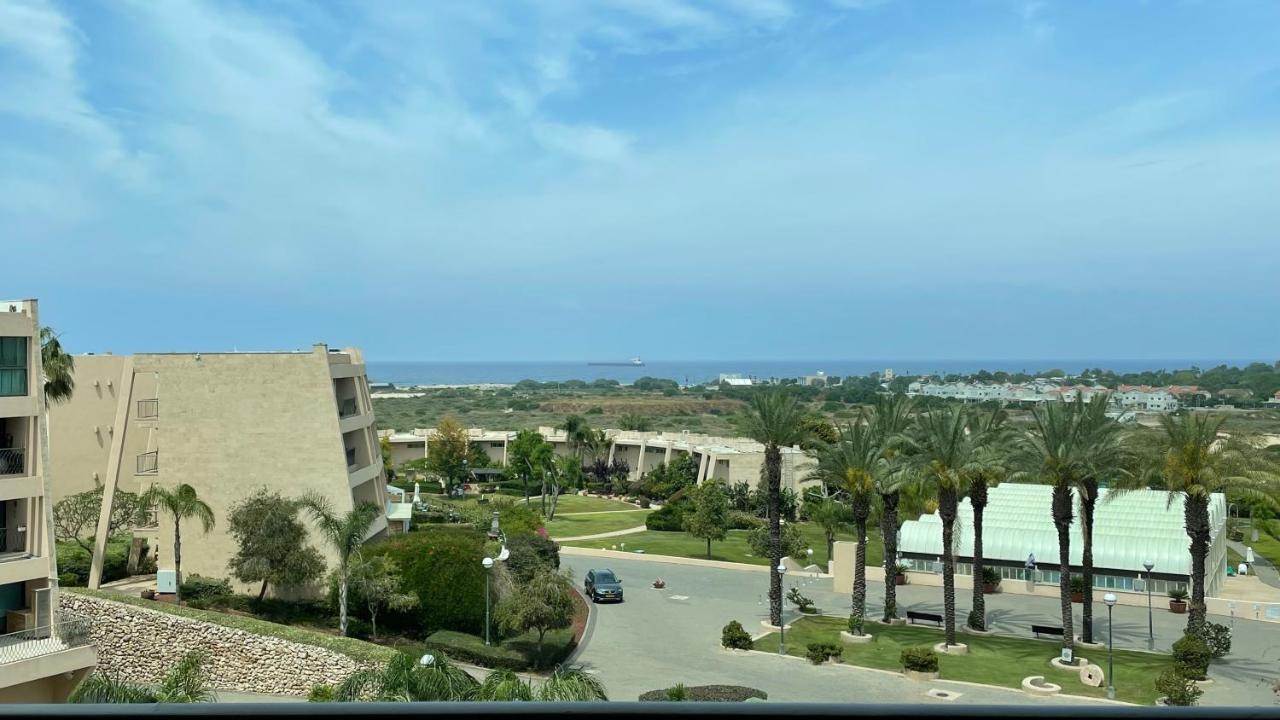 קיסריה נאות גולף- Oren Apartment ภายนอก รูปภาพ